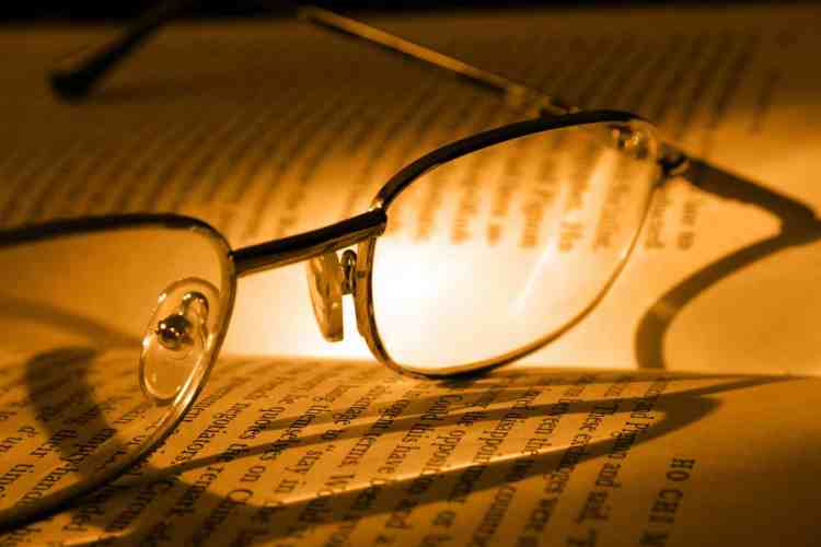 book and glasses M1i0vSvO SBI 300187785